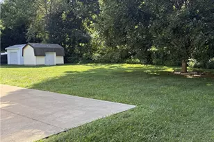 6215 Robinhood Ln, Ashtabula, OH 44004 - Photo 3