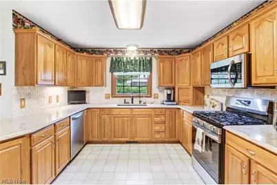 213 Crestland Avenue NW, North Canton, OH 44720 - Photo 5