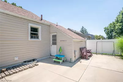 1041 Orchard Avenue NE, North Canton, OH 44720 - Photo 25
