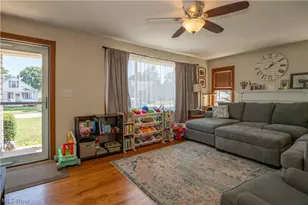 1041 Orchard Ave NE, North Canton, OH 44720 - Photo 3