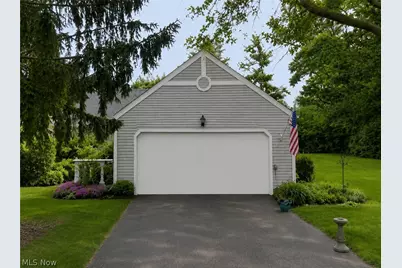 375 Yorktown Place #D2, Vermilion, OH 44089 - Photo 1