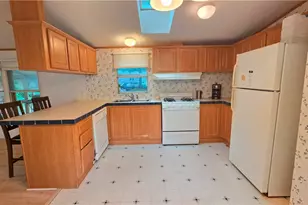 100 Maplegrove Ln, Mentor, OH 44060 - Photo 7