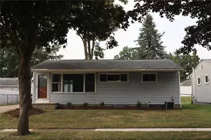 1093 Sutherland Ave, Akron, OH 44314 - Photo 3