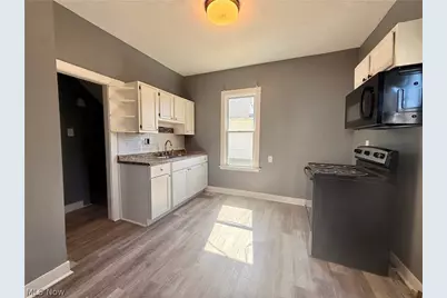 124 W 32nd Street, Lorain, OH 44055 - Photo 9