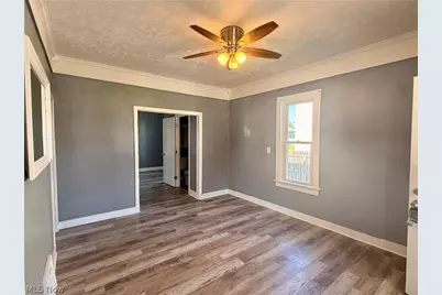 124 W 32nd Street, Lorain, OH 44055 - Photo 5