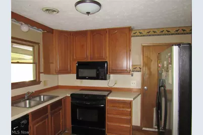 10940 Julie Street NE, Alliance, OH 44601 - Photo 9