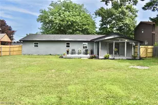 5629 London Dr, Austintown, OH 44515 - Photo 3
