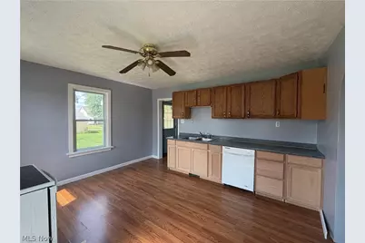 296 W Pennsylvania Avenue, Sebring, OH 44672 - Photo 15