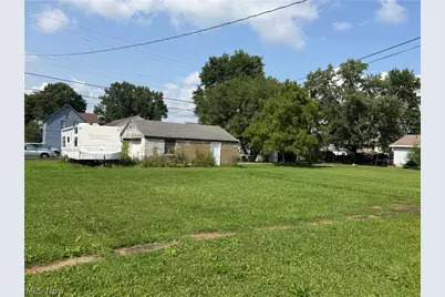 296 W Pennsylvania Avenue, Sebring, OH 44672 - Photo 5