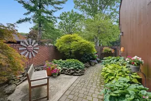 944 Trimble Pl, Sagamore Hills, OH 44067 - Photo 5