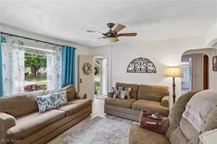394 E Park Ave, Barberton, OH 44203 - Photo 7