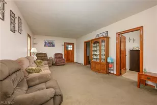 2984 Massillon Rd, Akron, OH 44312 - Photo 7