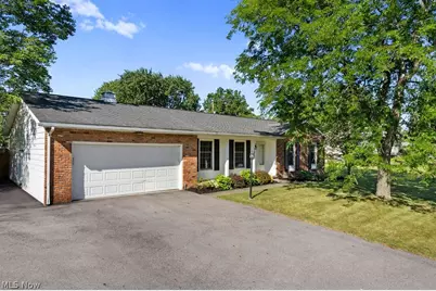 586 Brookpark Drive, Cuyahoga Falls, OH 44223 - Photo 3