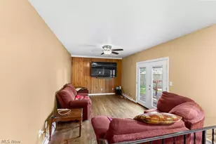 586 Brookpark Dr, Cuyahoga Falls, OH 44223 - Photo 9
