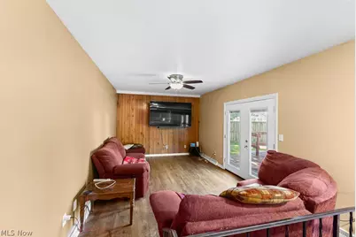 586 Brookpark Drive, Cuyahoga Falls, OH 44223 - Photo 9