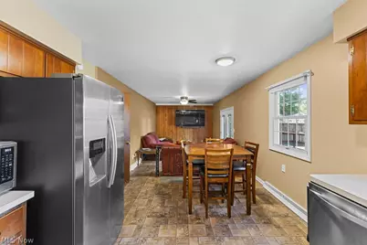 586 Brookpark Drive, Cuyahoga Falls, OH 44223 - Photo 5