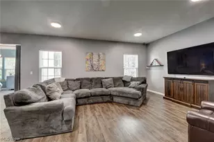 3059 Stonehurst Rd, Green, OH 44685 - Photo 5