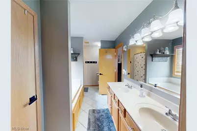 2450 Fairchild Circle NW, Uniontown, OH 44685 - Photo 25