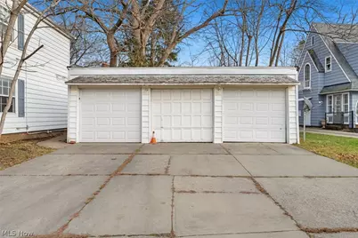 19208 Chagrin, Huber Heights, OH 44122 - Photo 23