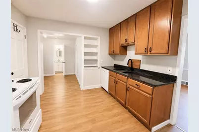 19208 Chagrin, Huber Heights, OH 44122 - Photo 21