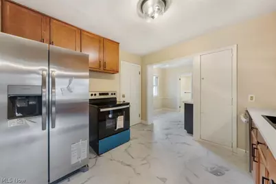 19208 Chagrin, Huber Heights, OH 44122 - Photo 3