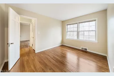 19208 Chagrin, Huber Heights, OH 44122 - Photo 5