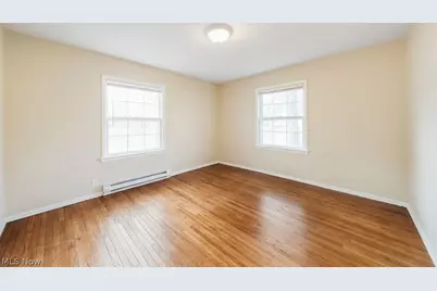 19208 Chagrin, Huber Heights, OH 44122 - Photo 9