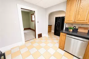 684 Dayton St, Akron, OH 44310 - Photo 13
