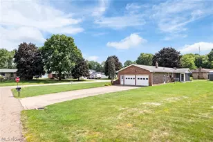 5059 Broadview St NE, Louisville, OH 44641 - Photo 3
