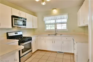 10420 Carrie Dr, New Middletown, OH 44442 - Photo 9