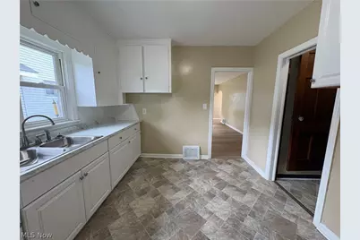 1195 Lindsay Avenue, Akron, OH 44306 - Photo 9