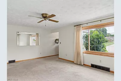 186 E Woodsdale Avenue, Akron, OH 44301 - Photo 5