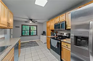 1339 Fox Run Dr, Youngstown, OH 44512 - Photo 5