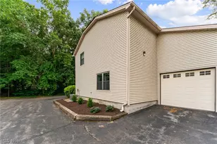 1339 Fox Run Dr, Youngstown, OH 44512 - Photo 29
