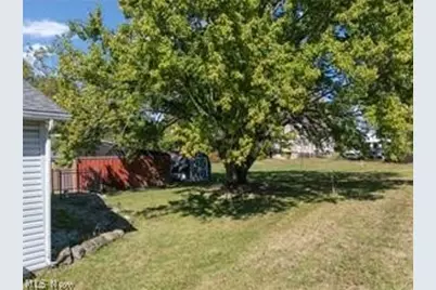 223 E Maple Street, Hartville, OH 44632 - Photo 5