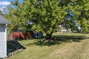 223 E Maple St, Hartville, OH 44632 - Photo 5