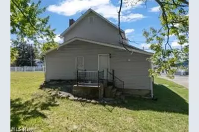 223 E Maple Street, Hartville, OH 44632 - Photo 3
