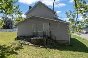 223 E Maple St, Hartville, OH 44632 - Photo 3