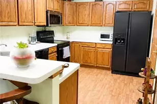 7563 Monterey Bay Dr, Mentor on the Lake, OH 44060 - Photo 3
