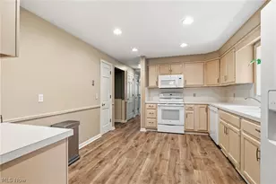 2211 Hunting Valley St NW, North Canton, OH 44720 - Photo 11
