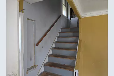 17425 Throckley Avenue, Loveland, OH 44128 - Photo 5