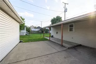 320 Oak St, Uhrichsville, OH 44683 - Photo 7