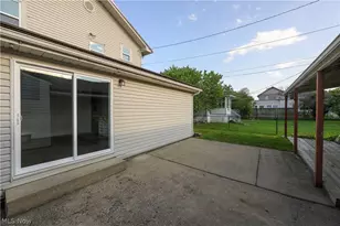 320 Oak St, Uhrichsville, OH 44683 - Photo 3
