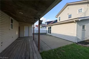 320 Oak St, Uhrichsville, OH 44683 - Photo 5