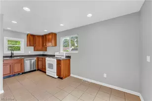 1083 Eastlake Dr, Eastlake, OH 44095 - Photo 11