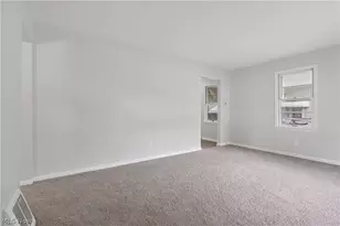 1237 Easton Dr, Akron, OH 44310 - Photo 3