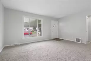 1237 Easton Dr, Akron, OH 44310 - Photo 7