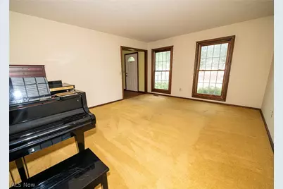 241 Kent Circle NE, New Philadelphia, OH 44663 - Photo 9