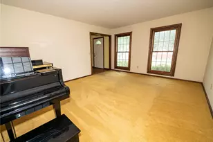 241 Kent Cir NE, New Philadelphia, OH 44663 - Photo 9