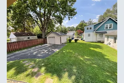 110 Bentley Street, Hubbard, OH 44425 - Photo 3